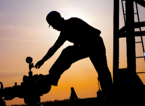What are the special requirements for well control equipment on offshore drilling platforms?