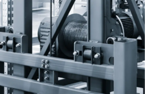 What Is the Difference Between Weldless Elevator Linkages and Welded Ones?