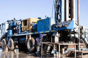 In which engineering scenarios are truck-mounted drilling rigs suitable?