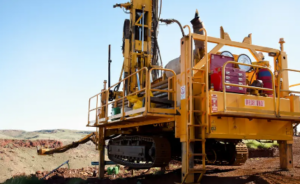 How do inclined shaft drilling rigs achieve precise angle control?