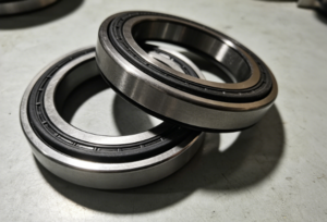 What type of mechanical seal is suitable for high-speed rotating equipment?