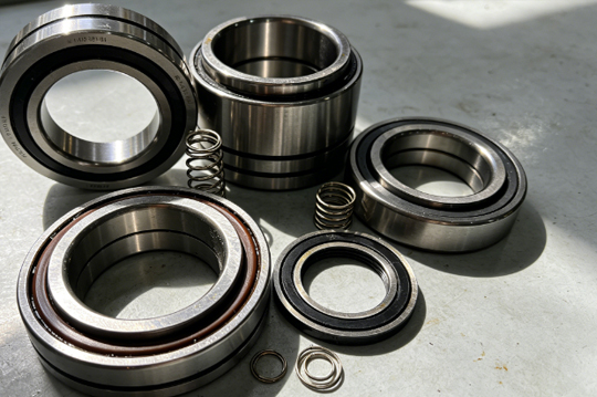 What are the warning signs of mechanical seal failure?