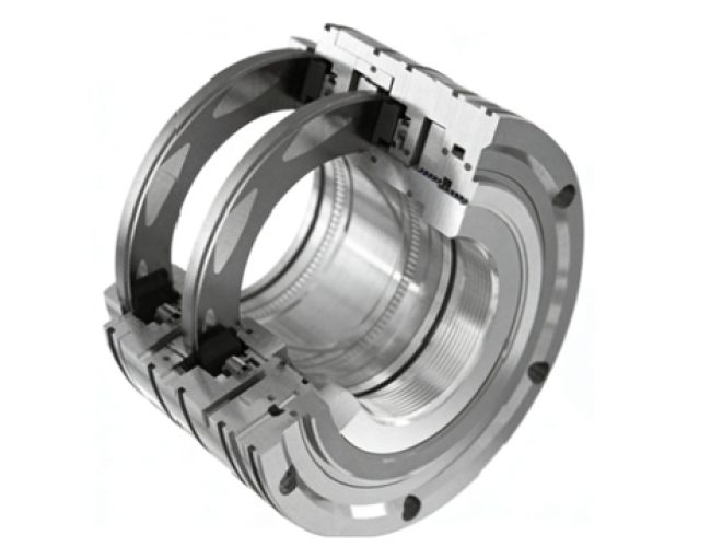 A series dry gas seal with a central labyrinth